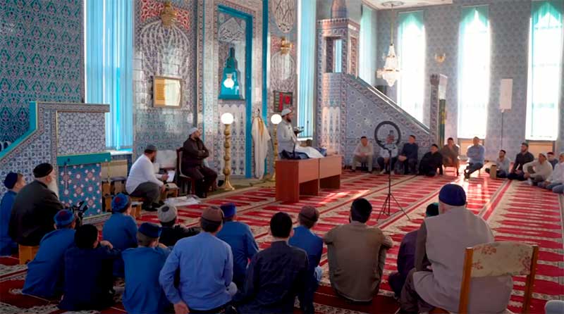 Дагестанские богословы посетили школу хафизов Корана